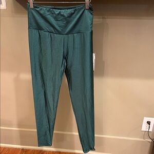 green shimmery Leggings. glam up any workout. Goldsheep! Very silky fit 💚